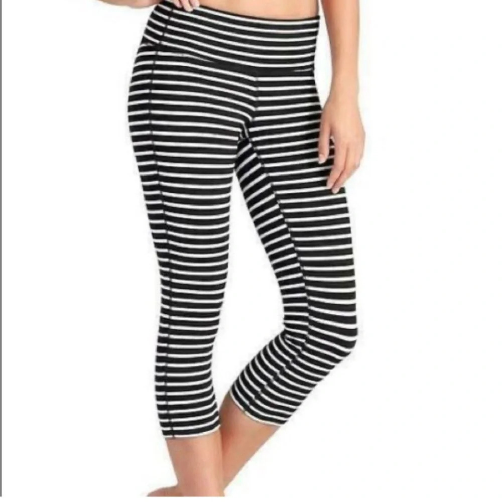 Athleta Chaturanga Black White Stripe Capri Tight Leggings Size XS